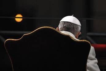 Papa Francesco e la causa della morte, ecco perché la polmonite c’entra con l’ictus