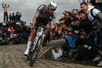 Parigi-Roubaix, Van der Poel trionfa in solitaria