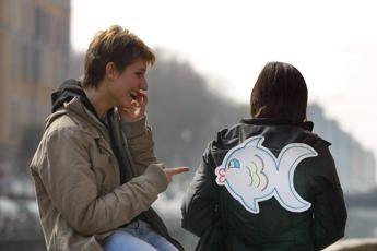 Pesce d’aprile, come è nato il giorno degli scherzi e perché si chiama così