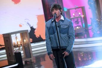 Rkomi, l’ironia sul ‘corsivo’: “A Sanremo nei miei confronti una sorta di bullismo”