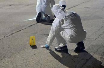 Roma, spari in strada a Cinecittà: un ferito