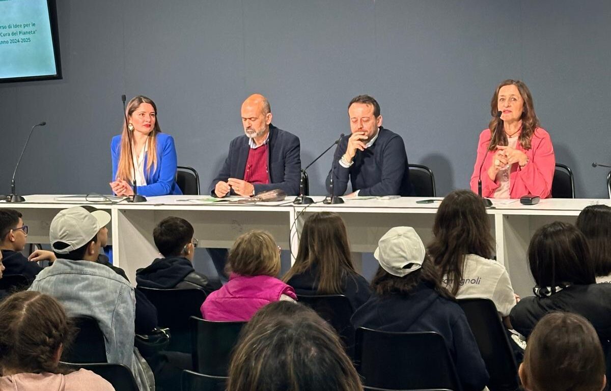 SRR Ato CL4 Sud in sinergia con Impianti srl: incontro con gli studenti per diffondere la cultura della differenziata e del riciclo