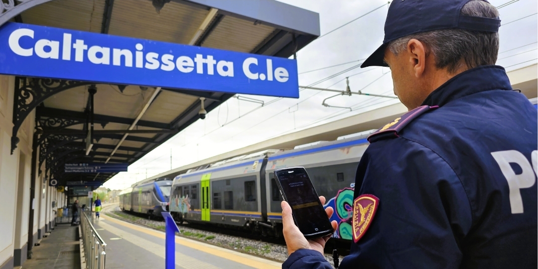 Caltanissetta. Trovato in possesso di cannabinoidi e 9 mila euro in contanti, arrestato 17enne