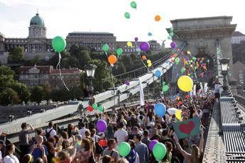 Stretta sui diritti Lgbtq+ e Pride vietato, nuove restrizioni nell’Ungheria di Orban