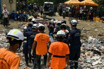 Terremoto Myanmar, 26enne estratto vivo dalle macerie dopo cinque giorni
