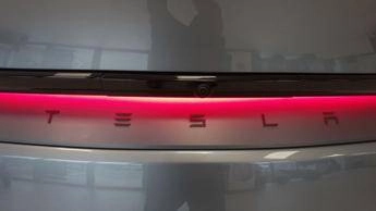 Tesla, a marzo vendite in crescita in Italia: in calo in Francia, crollo in Svezia