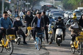 Trump congela dazi, super tariffe solo per la Cina: Pechino risponde