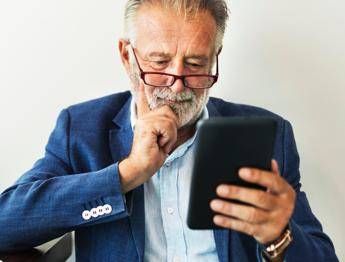 Uomo, sessantenne e senza dottorato: l’identikit del Ceo italiano