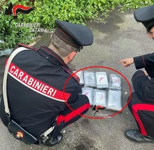 A Catania sequestrati 7 chili di cocaina nascosti in uno zaino