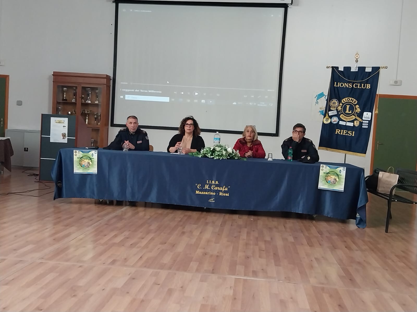 Riesi. Al Convegno su Cyberbullismo “Interconnettiamoci ma con la testa” organizzato dal Lions Club di Riesi partecipativi gli alunni