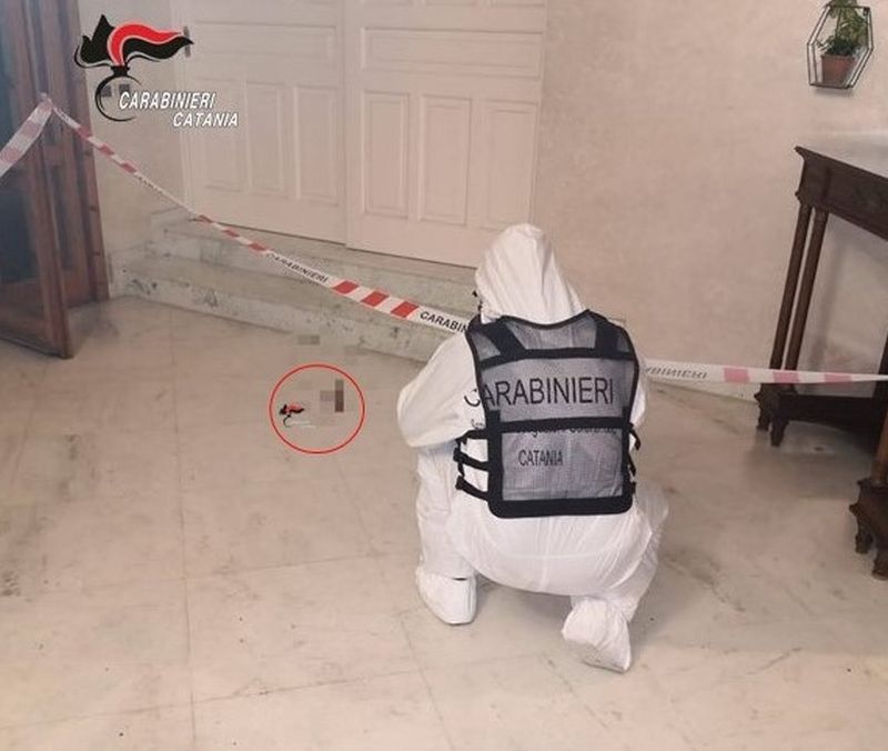 Tragedia nel Catanese, spara e uccide il figlio durante una festa