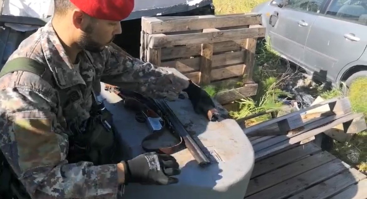 Rastrellamenti e perquisizioni dei Carabinieri nel Nisseno, rinvenuti fucili con matricola abrasa e munizionamento