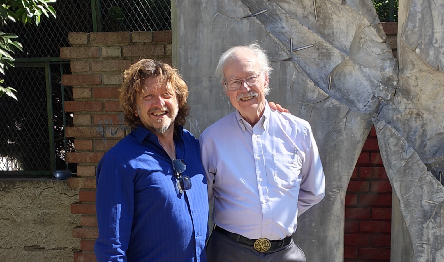 San Cataldo. L’americano Mike Leach di Rochester in visita al Parco della Pace in compagnia di Leonardo Cumbo