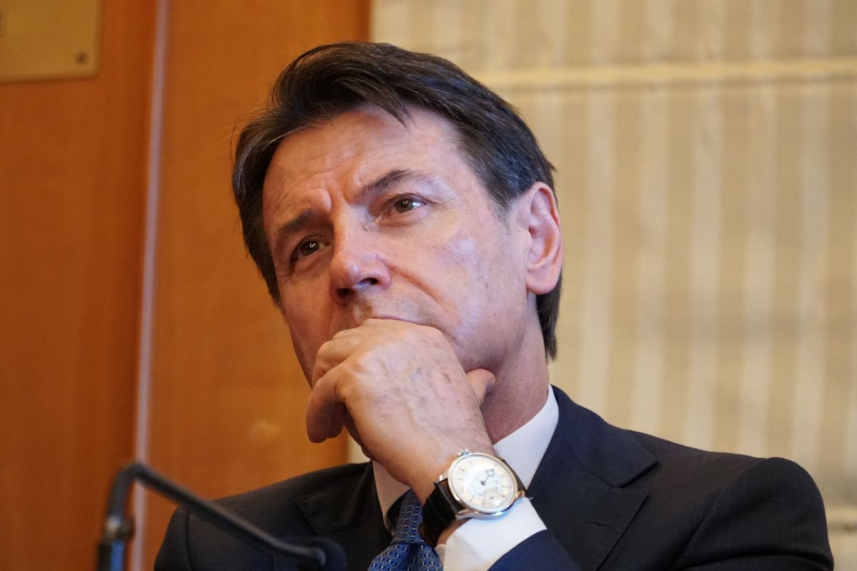 Governo, Conte “Stanno distruggendo l’economia”