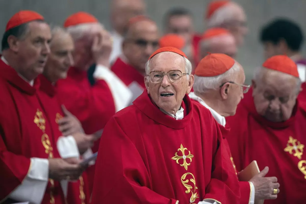 Conclave, cardinale Re: “Il mondo di oggi attende molto dalla Chiesa”