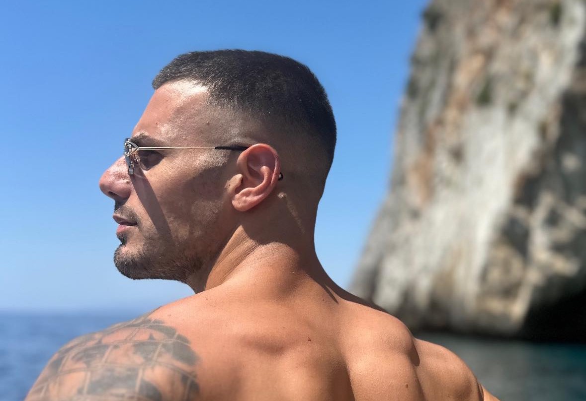 Il neomelodico gelese Angelo Famao sarà tra i protagonisti al reality televisivo “L’Isola dei Famosi” su Canale 5