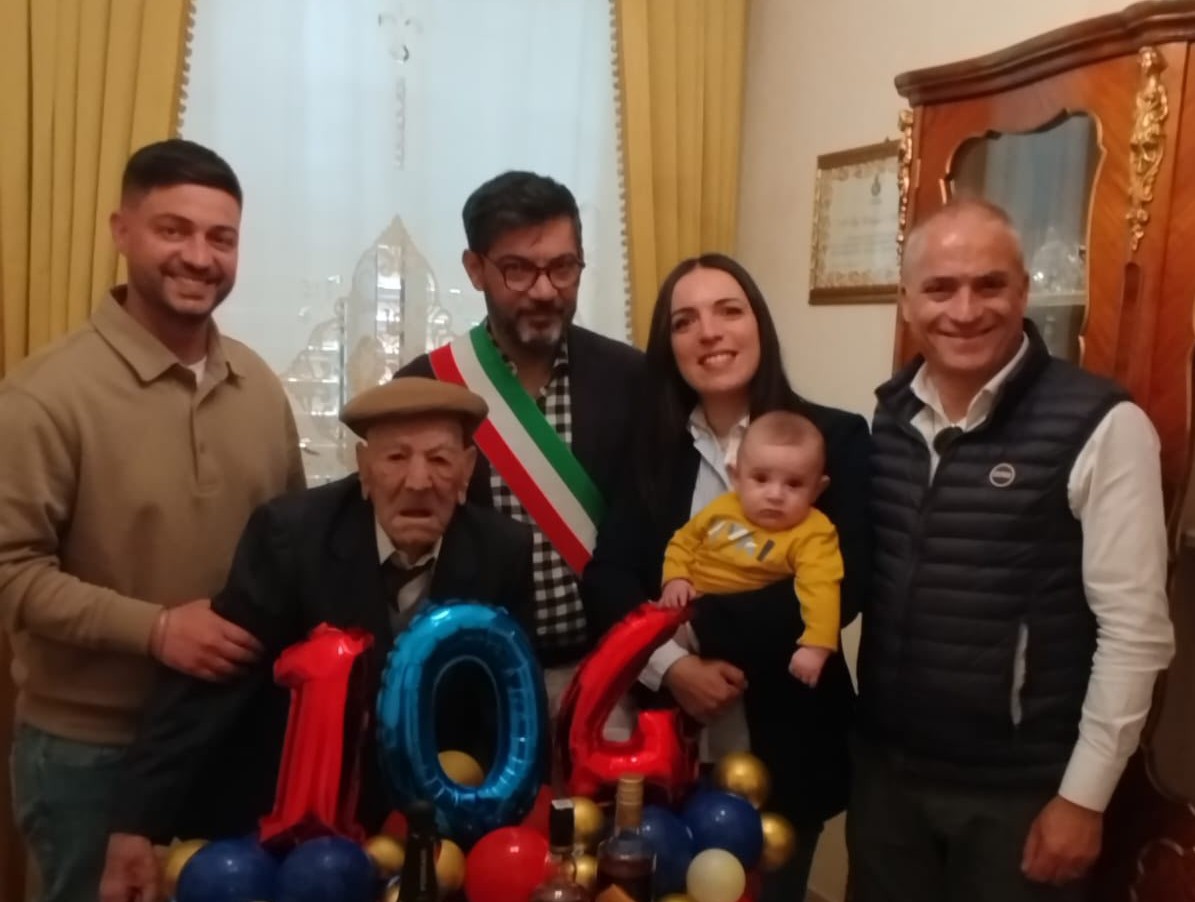 La comunità sommatinese in festa per i 104 anni di Calogero Arancio