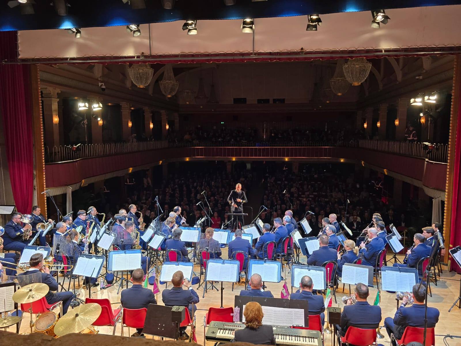Caltanissetta. La Banda della Polizia e la soprano Liliana Aiera eccellenti protagonisti al teatro Rosso di San Secondo nel concerto “Note sulle ali della Speranza” per festeggiare il 400mo dell’apparizione di San Michele
