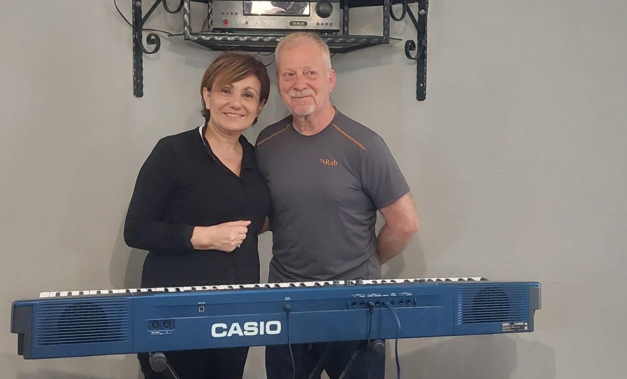 Il tastierista dei Simply Red Dave Clayton alla 1^ Giornata del Fai a Sutera: grande la sua performance ai partecipanti in pausa pranzo