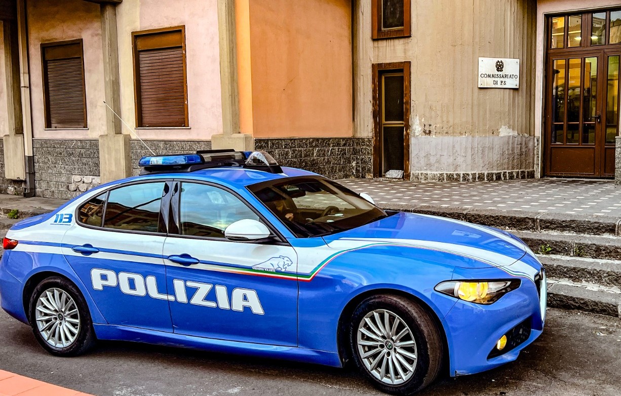 Nel Catanese un giovane, per vendicarsi, provoca incidente stradale e colpisce ragazzo coinvolto: denunciato