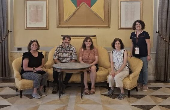 Da Rochester a Caltanissetta per riscoprire le proprie origini, due cittadini statunitensi visitano il Centro Storico e il palazzo municipale