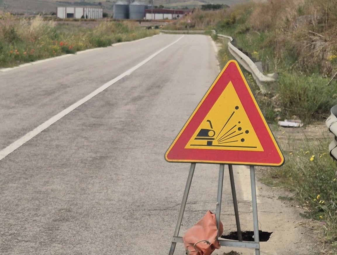 Marianopoli. Il sindaco segnala buca pericolosa lungo la ss 121