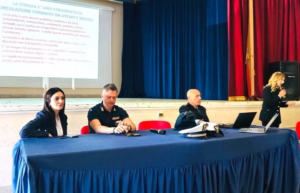 A Gela l’educazione stradale al centro di un incontro al Liceo delle Scienze Umane con la Polizia Stradale