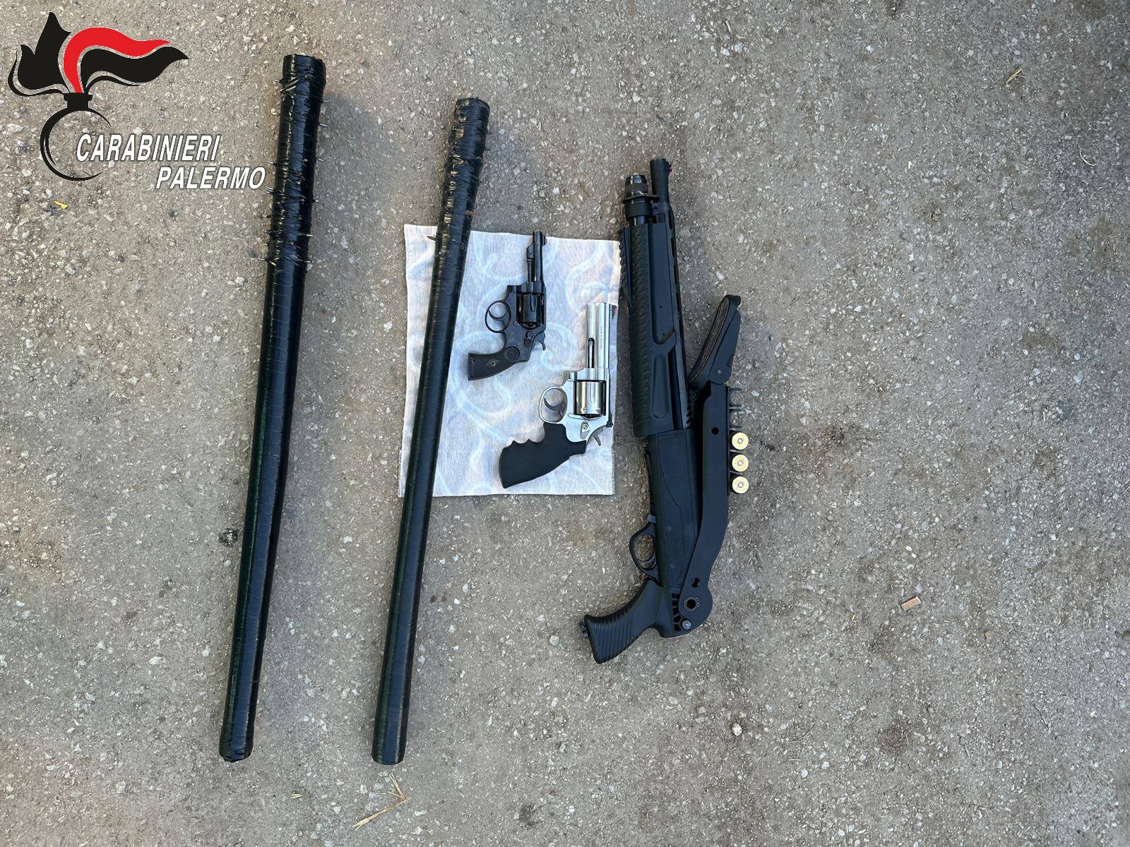 Scoperti due giovani con armi, arrestati a Palermo