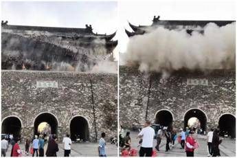 Cina, crolla il tetto della Torre del Tamburo: aveva 650 anni – Video