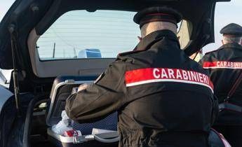 Donna travolta e uccisa da una ruspa in spiaggia a Cervia, l’autista è risultato positivo alla cocaina