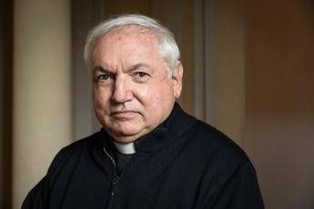 Elezione nuovo Papa, via al Conclave: chi è il cardinale Jean-Marc Noël Aveline