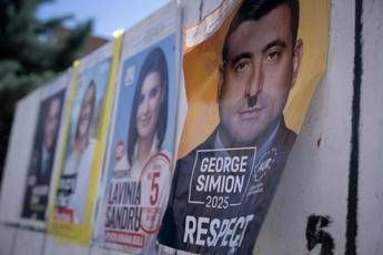 Elezioni Romania, exit poll premiano Simion: al primo turno ha oltre il 30% dei voti