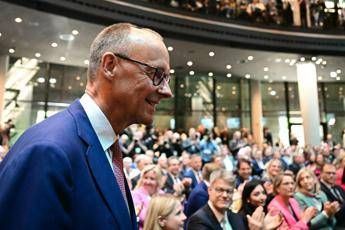 Germania, Merz pronto a giurare come cancelliere: Bundestag al voto