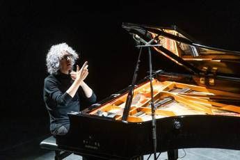 Giovanni Allevi, la scoperta della malattia: “Mi è crollato tutto, in bilico tra la vita e la morte”