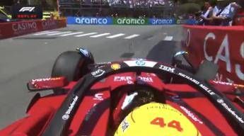 Hamilton, incidente a Monaco: colpisce le barriere e una gomma si stacca – Video