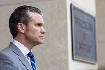 Hegseth, si allarga il Signalgate: spuntano altre chat con vertici del Pentagono