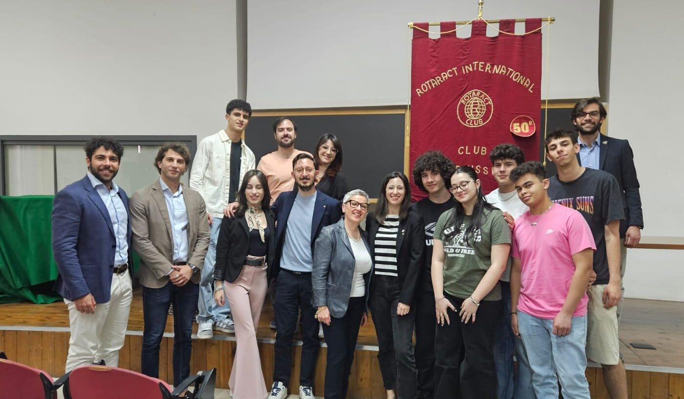 Caltanissetta. “Diverso da chi?”, gli studenti del liceo “A. Volta” ricevono il primo premio al concorso organizzato dal Rotaract
