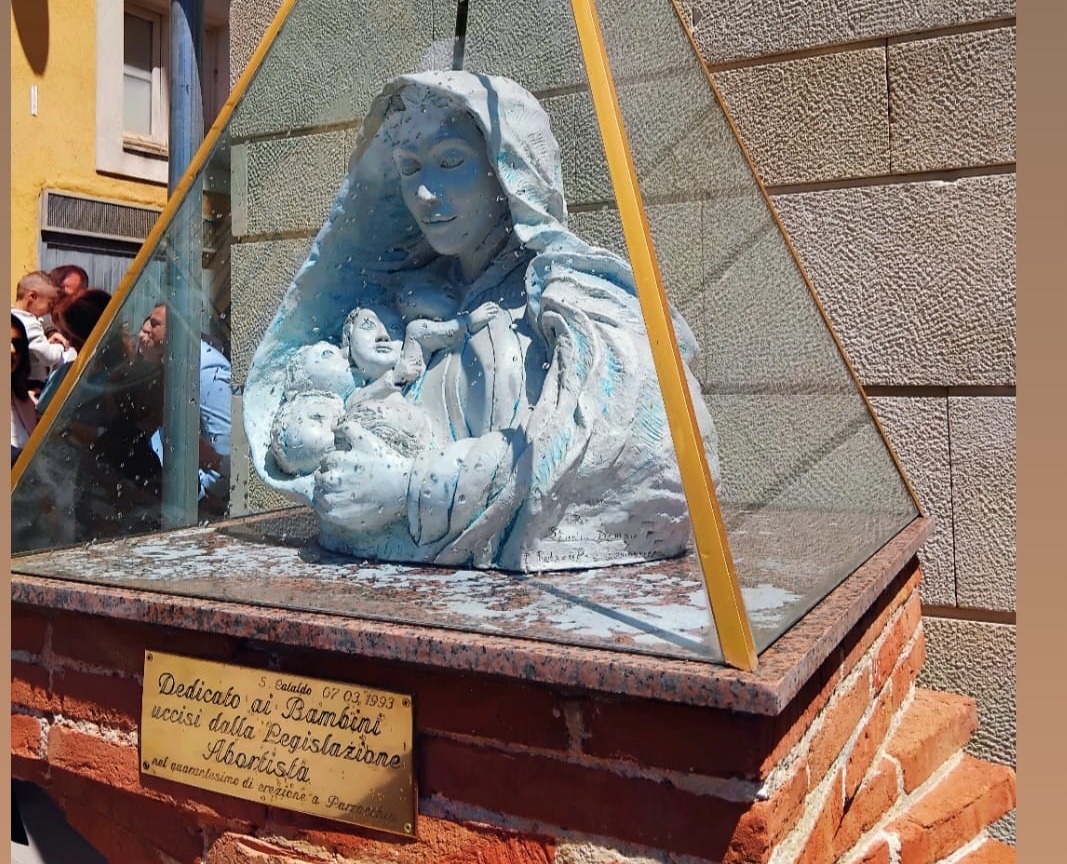 San Cataldo, ricollocato il monumento dedicato ai bambini non nati: un messaggio di amore e speranza