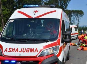 Incidente a Lucca, scooter travolto da un’auto a Capannori: muore ragazza di 17 anni