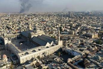 Israele, nuovi attacchi in Siria. Idf: “Intercettato missile lanciato da Yemen”