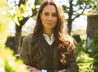 Kate Middleton, la nuova foto dove non sorride è un inno alla natura