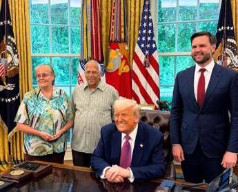 Louis Prevost, il fratello di Papa Leone XIV, nello Studio ovale da Trump