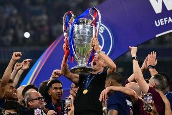 Luis Enrique, festa Champions e il ricordo di Xana: la maglia per la figlia morta nel 2019