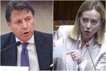Meloni-Conte, scontro sulle armi: “Da premier era altro Giuseppi”. Replica: “Ha tradito l’Italia”
