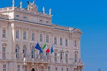 Regione Friuli Venezia Giulia, assessori Lega rimettono deleghe: “Crisi ormai aperta”