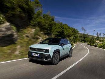 Renault 4 E-Tech Electric: l’icona rinasce in versione 100% elettrica