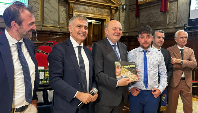 Petralia Sottana, il libro di Matteo Orlando “Le Madonie attraverso i miei occhi” consegnato al ministro Fratin e al presidente di Federparchi