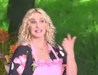 Simona chiama e… ride! L’esilarante momento con Antonella Clerici a ‘È sempre mezzogiorno’