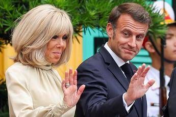 “Stai lontano, perdente”, cosa ha detto Brigitte a Macron dopo la ‘manata’ secondo l’esperto