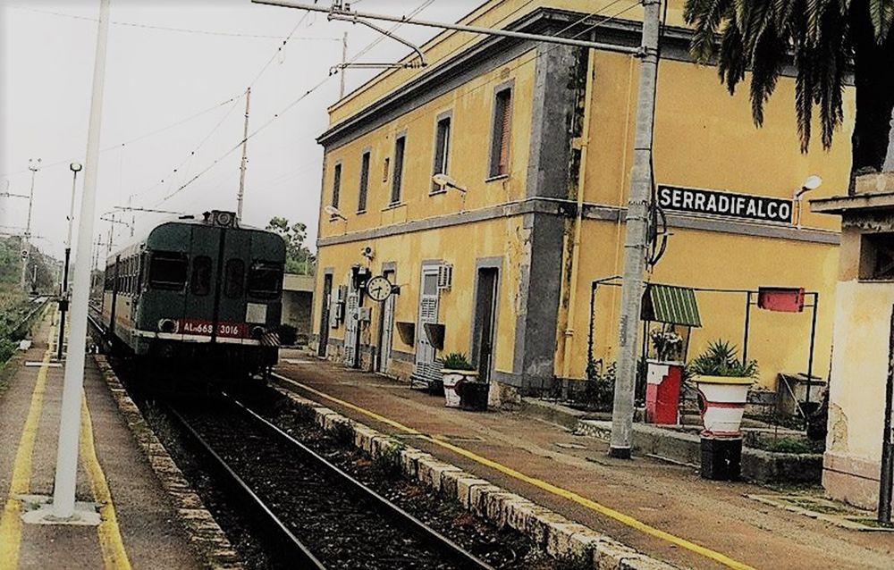 Il sindaco Burgio e il presidente del consiglio Territo chiedono di collegare meglio la stazione di Xirbi con quella di Serradifalco